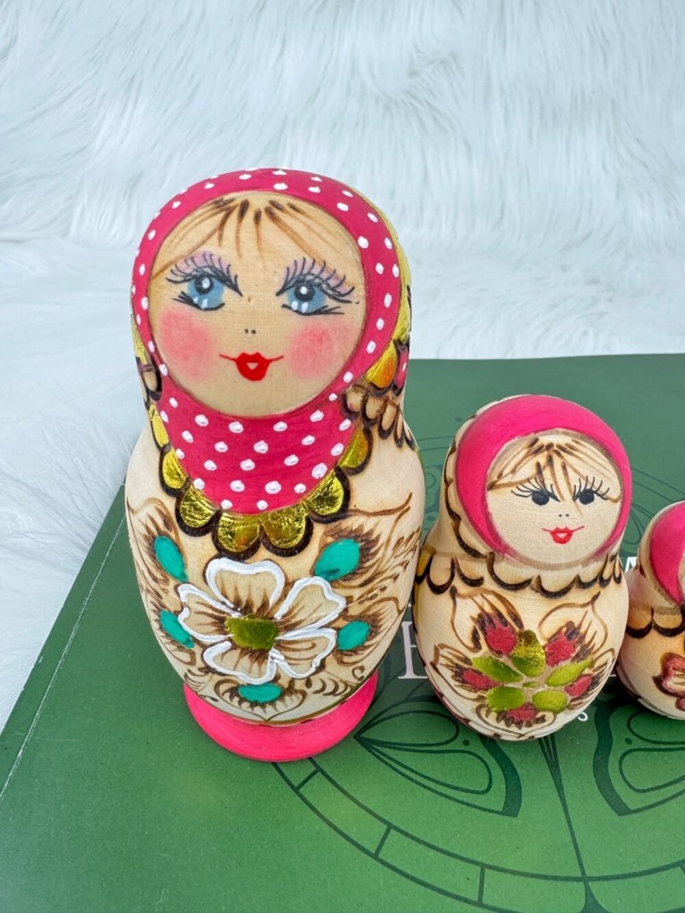 5 Piece Beautiful Russian Matryoshka Nesting Dolls Wooden - Picture 3 of 16